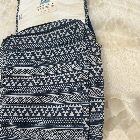 Tom’s Patterned Backpack - Picture 5 of 10